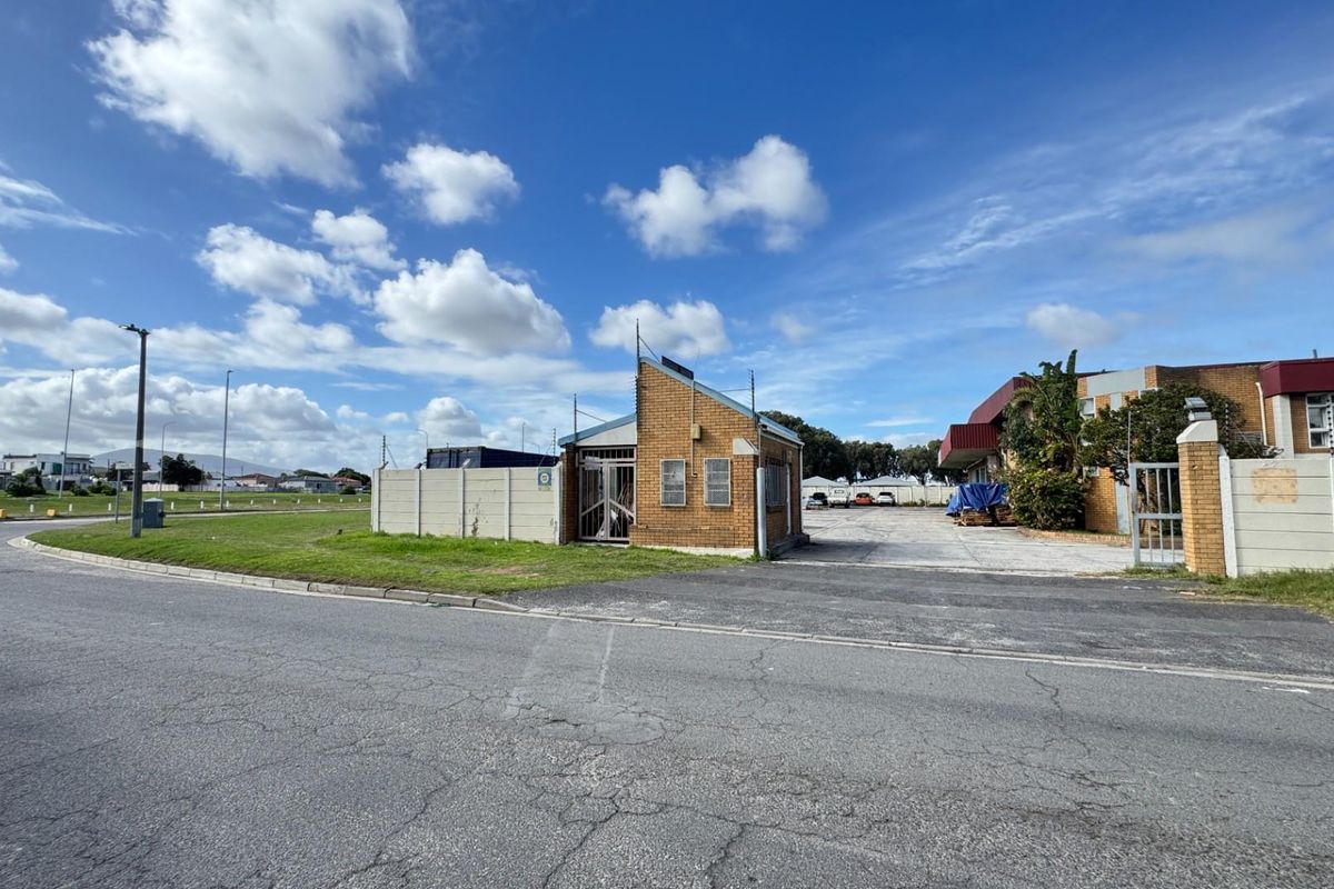 1,600m2 Food Grade Industrial Warehouse To Let in Epping 2 | Link Access and Secure Yard - Photo 3