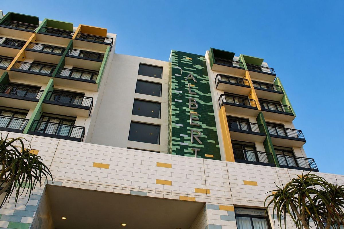 Fully Furnished Apartment In Woodstock with Table Mountain Views - Photo 2