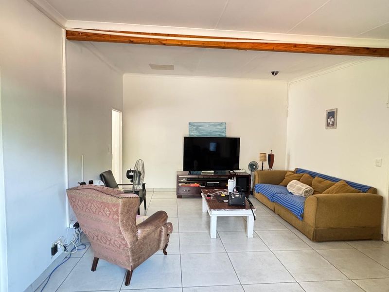 Home with a Flatlet in Schoemansville - Photo 2