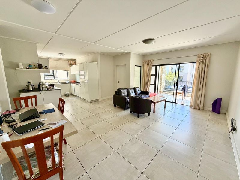 3 Bed- 2 Bath - Classic Apartment For Sale in The Polofields, Waterfall, Midrand - Photo 4