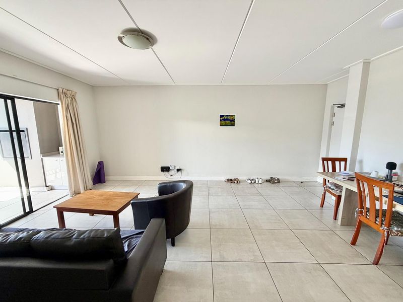 3 Bed- 2 Bath - Classic Apartment For Sale in The Polofields, Waterfall, Midrand - Photo 6