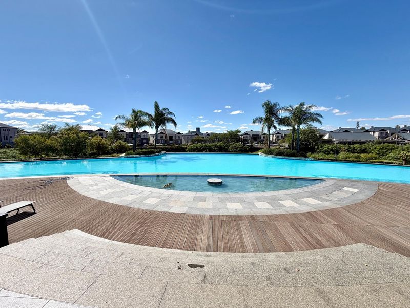 3 Bed- 2 Bath - Classic Apartment For Sale in The Polofields, Waterfall, Midrand - Photo 3