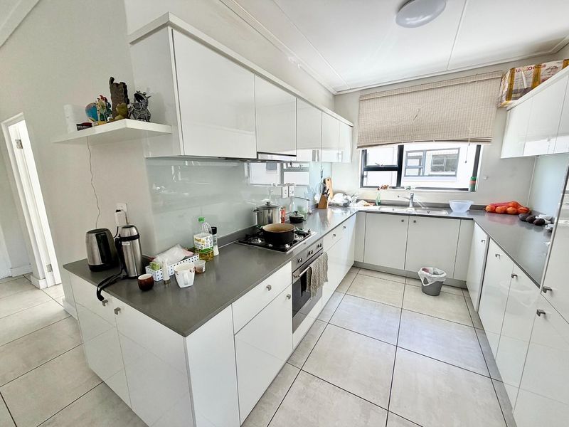 3 Bed- 2 Bath - Classic Apartment For Sale in The Polofields, Waterfall, Midrand - Photo 10