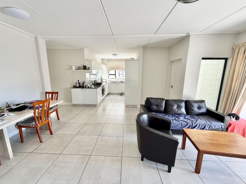 3 Bed- 2 Bath - Classic Apartment For Sale in The Polofields, Waterfall, Midrand - Photo 8