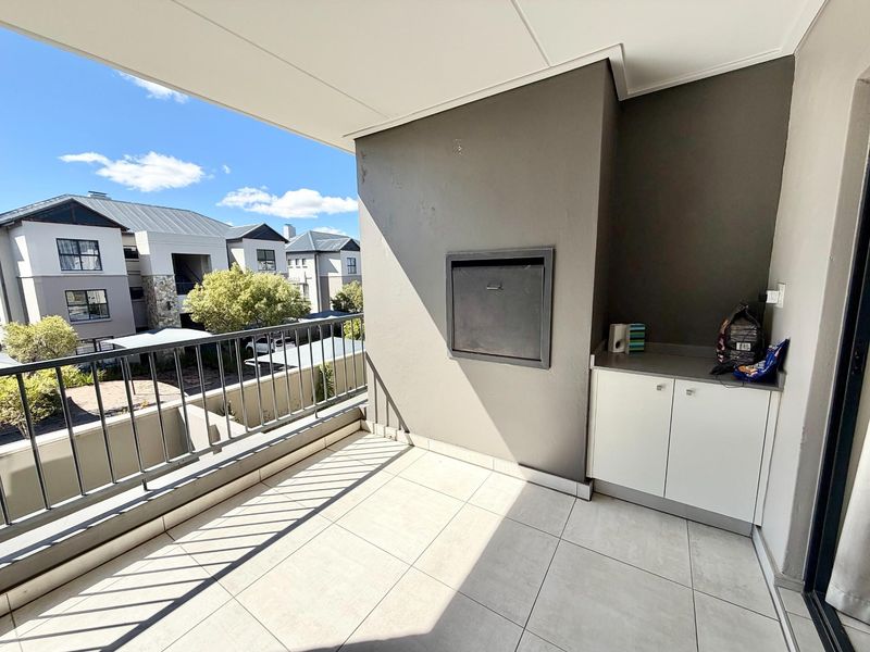 3 Bed- 2 Bath - Classic Apartment For Sale in The Polofields, Waterfall, Midrand - Photo 9