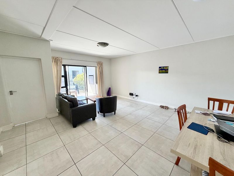 3 Bed- 2 Bath - Classic Apartment For Sale in The Polofields, Waterfall, Midrand - Photo 5