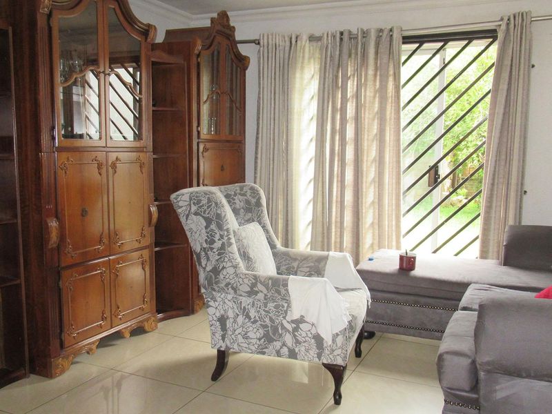 The Ultimate Value Play: Massive 3-Bedroom Fixer-Upper in Prime Mondeor - Photo 9