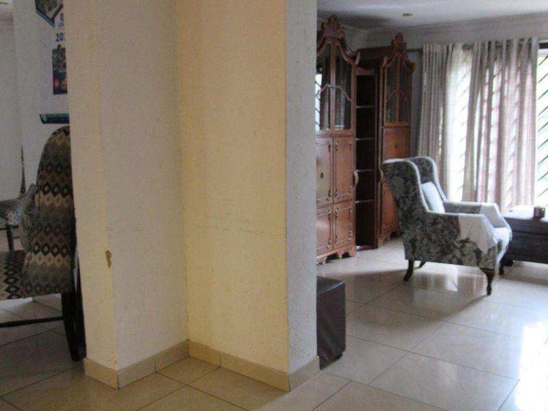 The Ultimate Value Play: Massive 3-Bedroom Fixer-Upper in Prime Mondeor - Photo 7