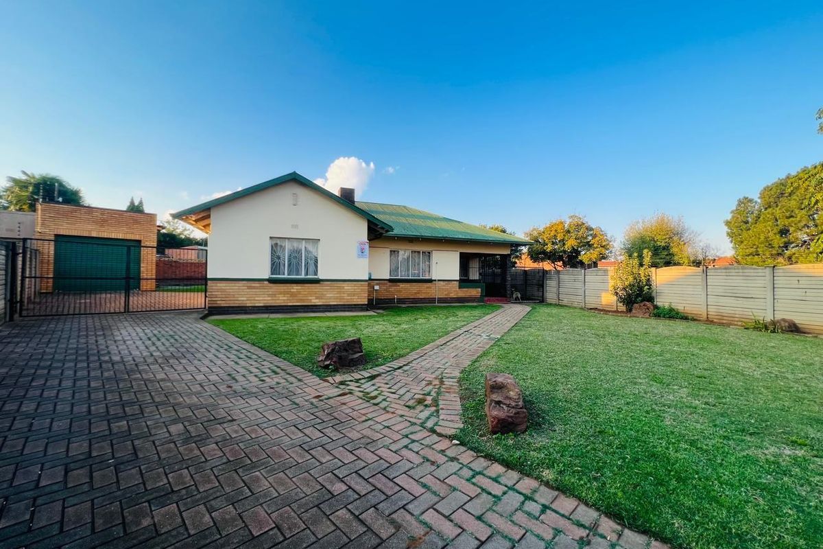House For Sale in Vanderbijlpark CE 1, Vanderbijlpark CE, Vanderbijlpark - Photo 2
