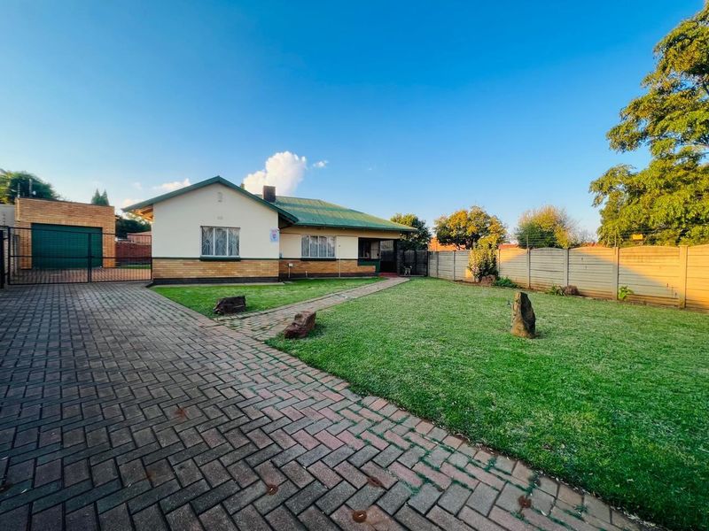 House For Sale in Vanderbijlpark CE 1, Vanderbijlpark CE, Vanderbijlpark - Photo 1