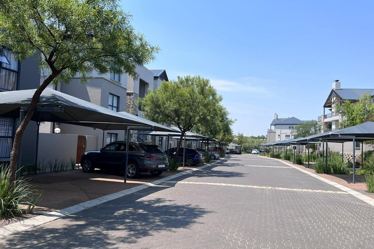 2 bedroom Penthouse For Sale in Polofields, Waterfall - Rarely available at this price point - Photo 2
