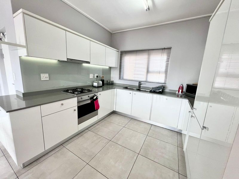 2 bedroom Penthouse For Sale in Polofields, Waterfall - Rarely available at this price point - Photo 4