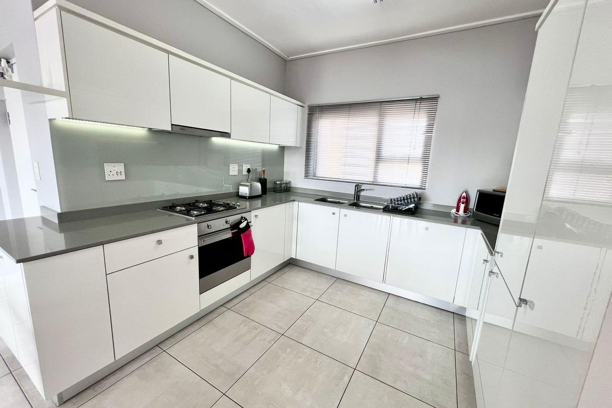 2 bedroom Penthouse For Sale in Polofields, Waterfall - Rarely available at this price point - Photo 4