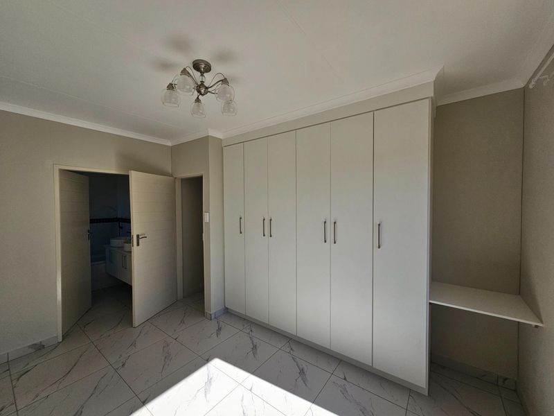 Newly Built House For Sale in Rayton - Photo 7
