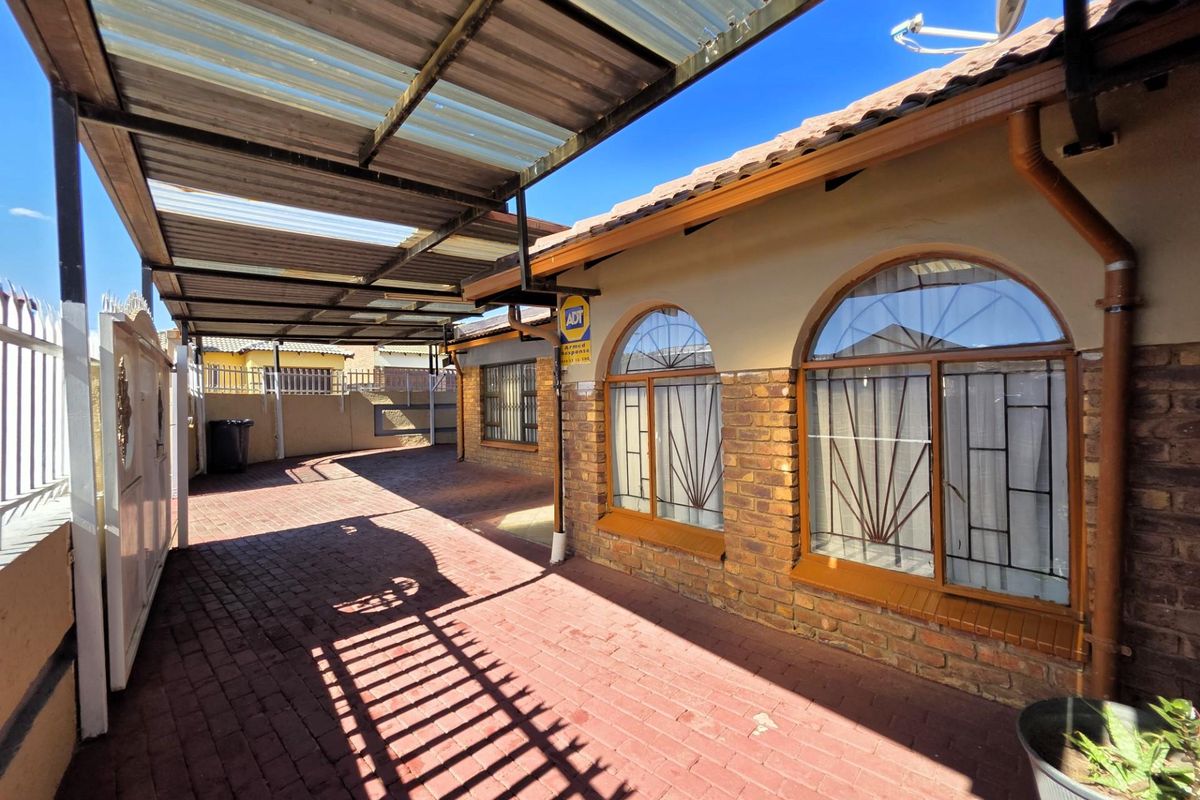 House For Sale in Khutsong, Mamelodi, Pretoria - Photo 4