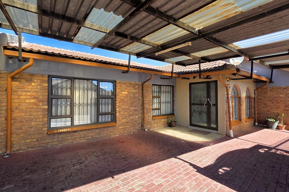 House For Sale in Khutsong, Mamelodi, Pretoria - Photo 5