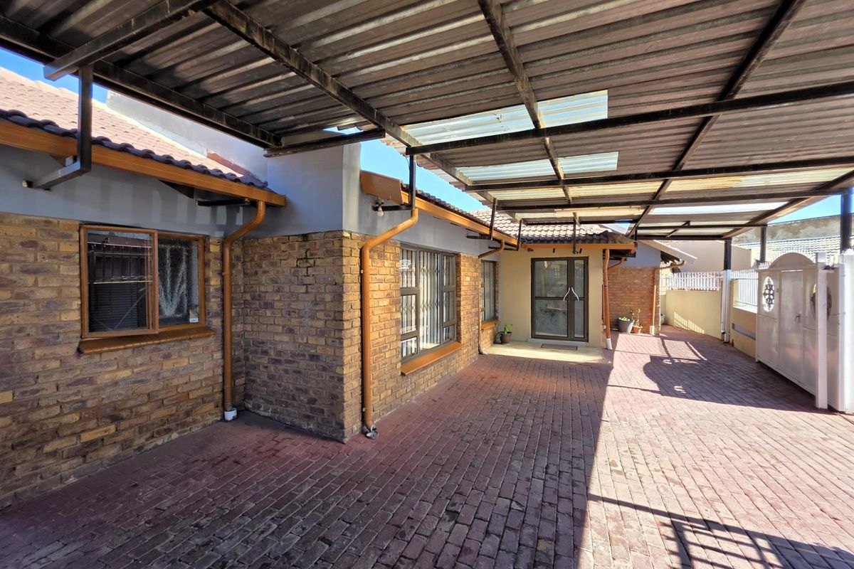 House For Sale in Khutsong, Mamelodi, Pretoria - Photo 3
