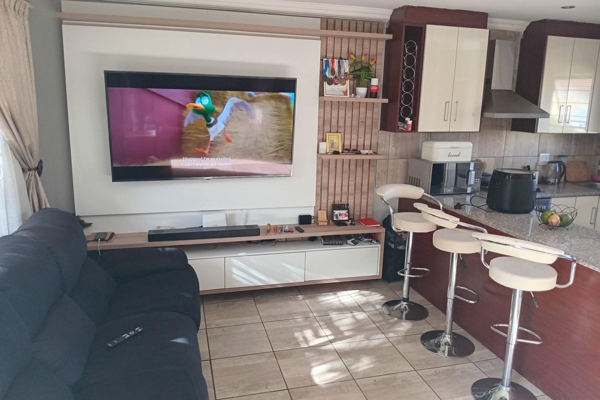 Townhouse For Sale in Rembrandt Ridge, Johannesburg - Photo 4