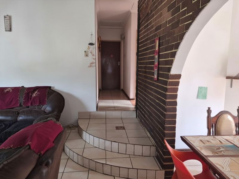 SPACIOUS FAMILY HOME WITH MODERN INCOME-GENERATING OUTBUILDING! - Photo 10