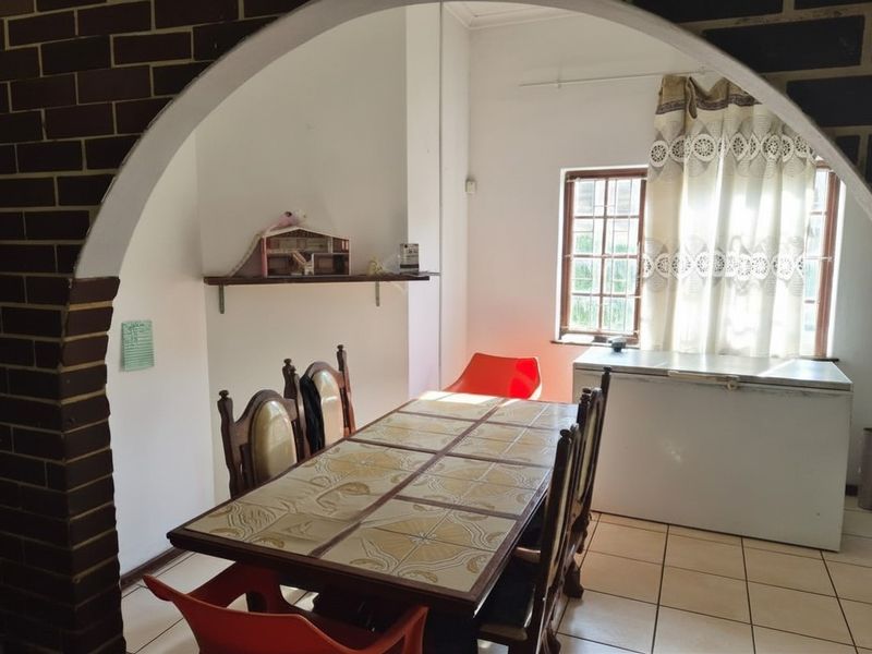 SPACIOUS FAMILY HOME WITH MODERN INCOME-GENERATING OUTBUILDING! - Photo 6