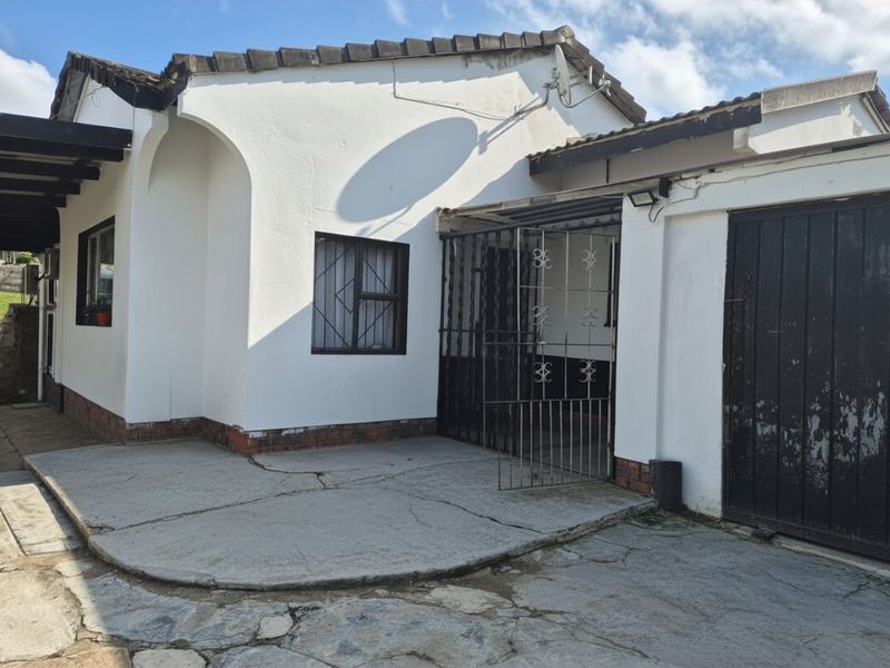 SPACIOUS FAMILY HOME WITH MODERN INCOME-GENERATING OUTBUILDING! - Photo 1