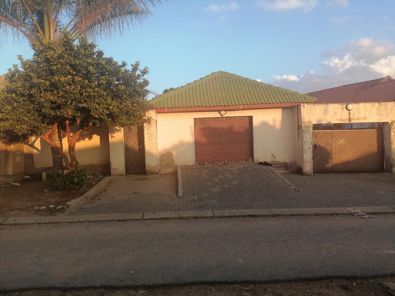 House For Sale in Tembisa Central, Tembisa - Photo 2