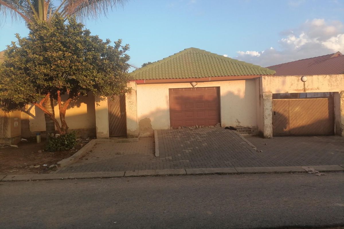 House For Sale in Tembisa Central, Tembisa - Photo 2