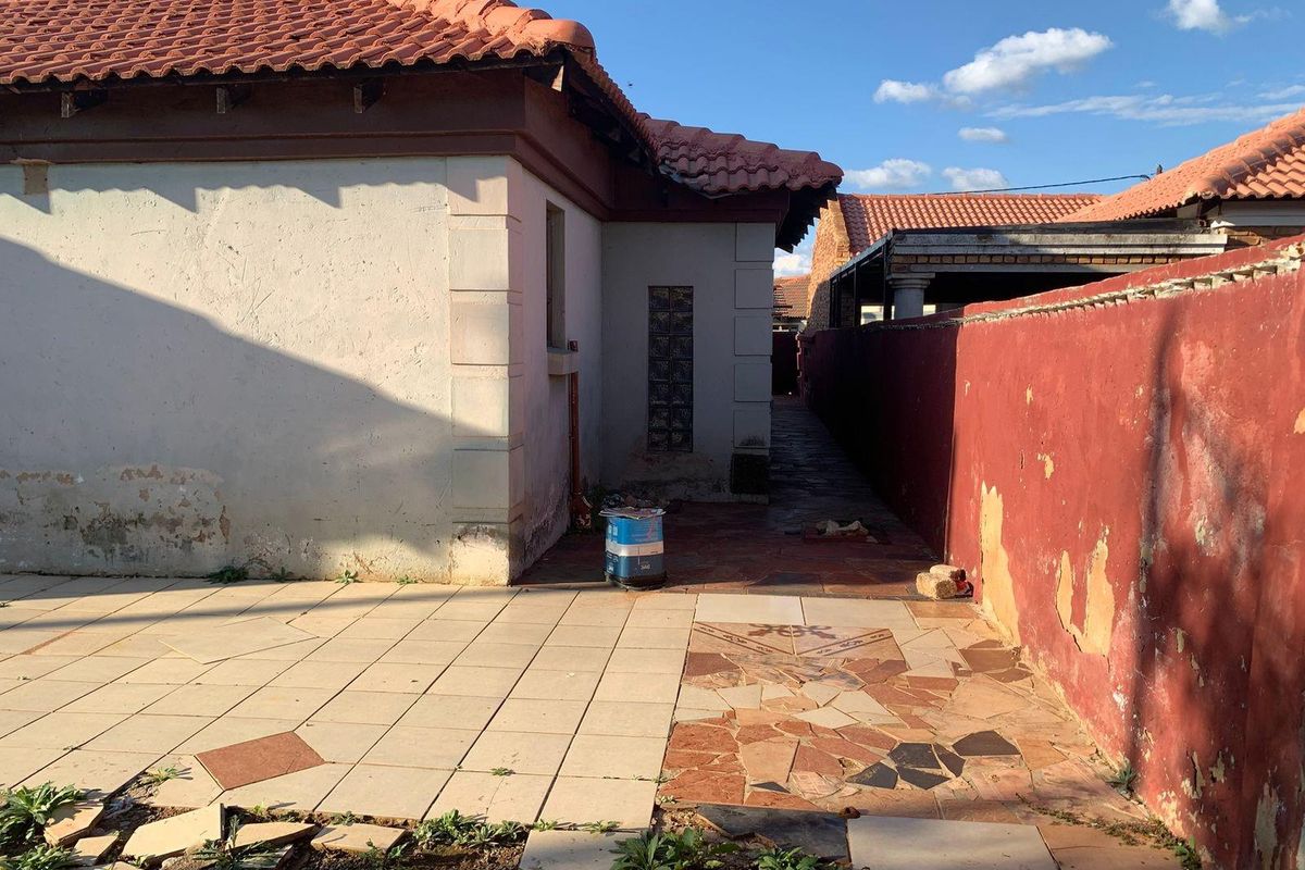 3 Bedroom House For Sale in Mahube, Pretoria - Photo 2