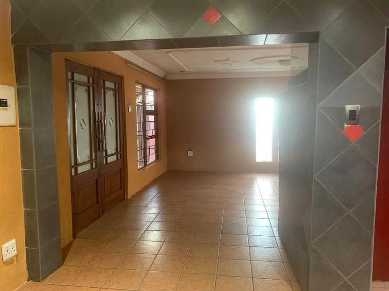 3 Bedroom House For Sale in Mahube, Pretoria - Photo 9