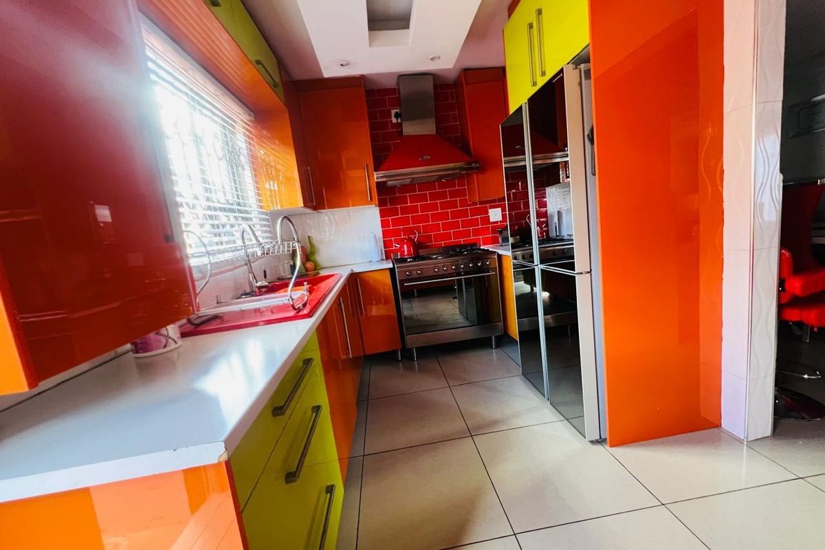 A 3-Bedroom House For Sale in Golden Gardens, Sebokeng - Photo 3