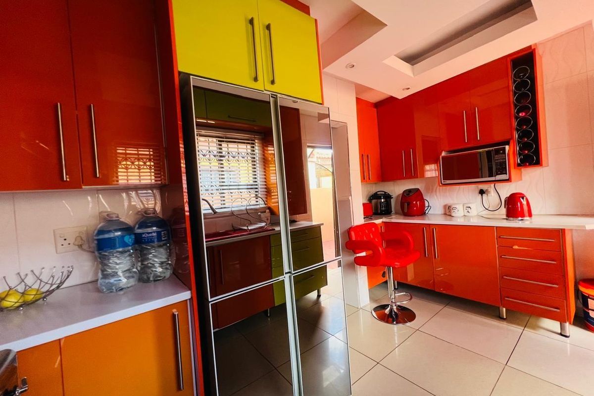 A 3-Bedroom House For Sale in Golden Gardens, Sebokeng - Photo 4