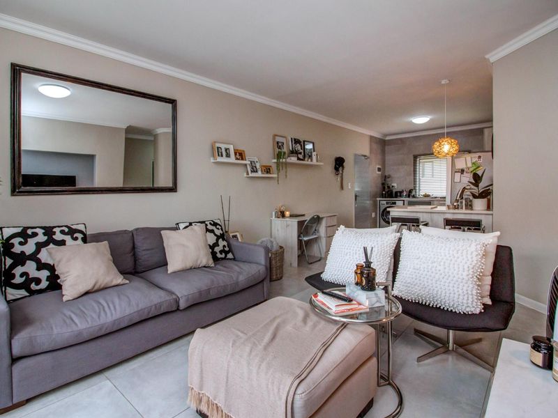 Priced to Sell 2-Bed 2-Bath Apartment - Photo 2