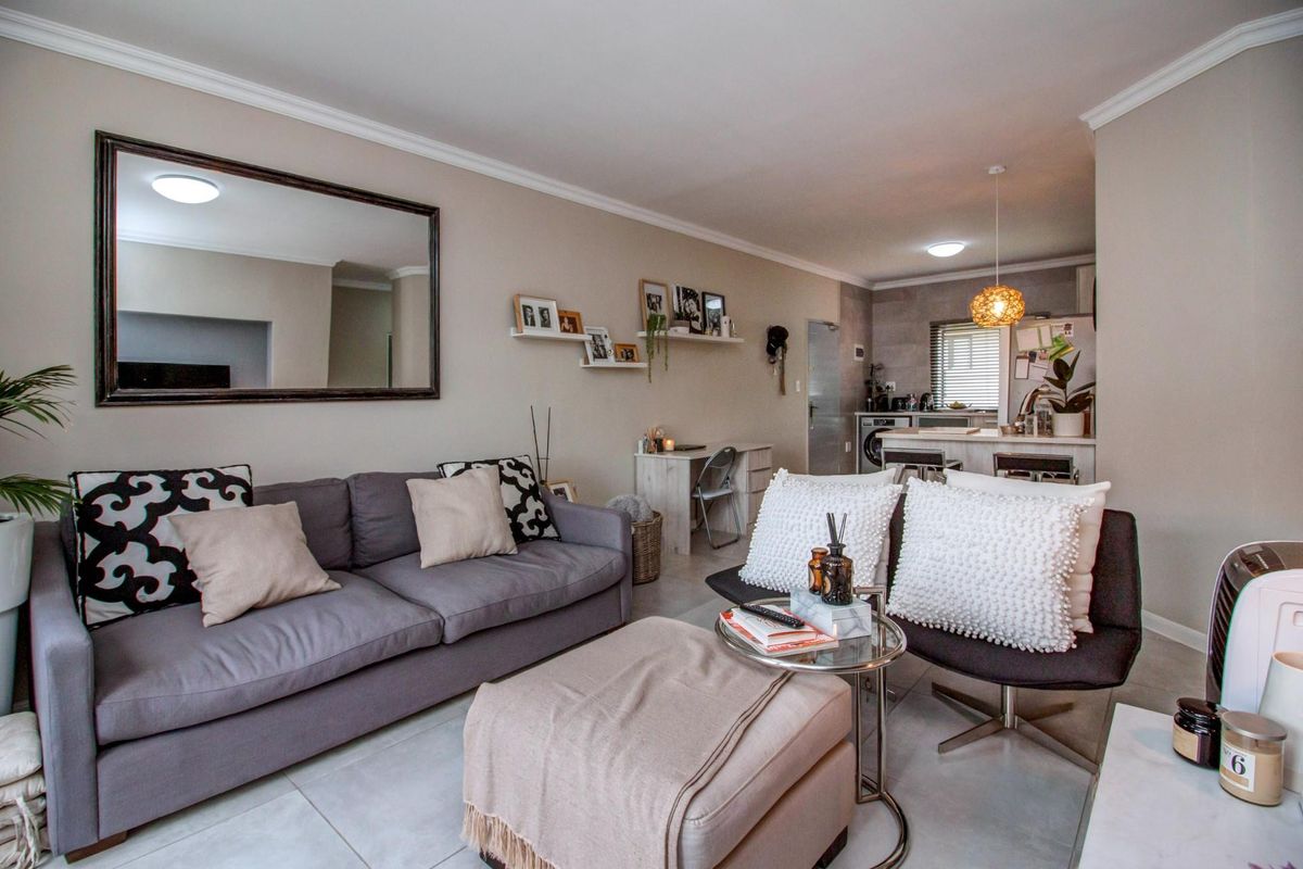 Priced to Sell 2-Bed 2-Bath Apartment - Photo 2