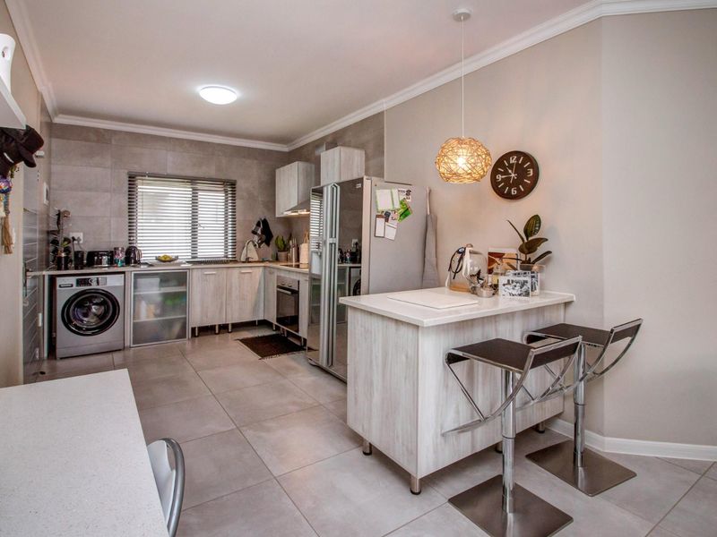 Priced to Sell 2-Bed 2-Bath Apartment - Photo 3