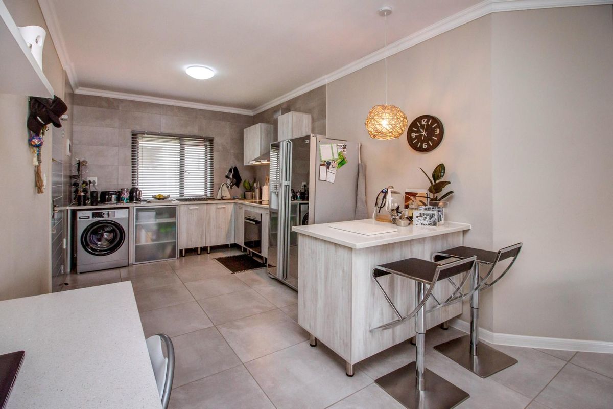 Priced to Sell 2-Bed 2-Bath Apartment - Photo 3