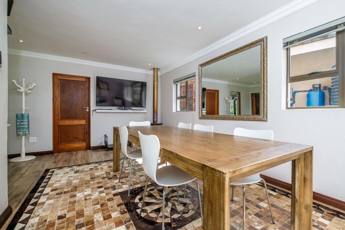 Main House with Cottages and Lifestyle Space - Photo 4