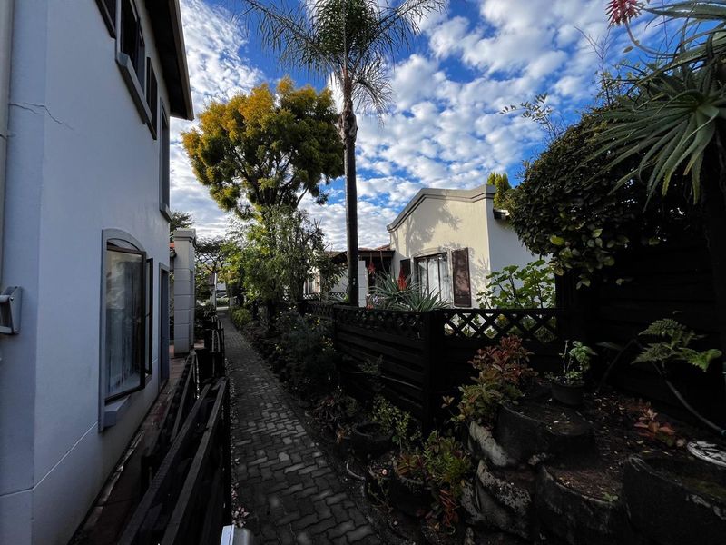 Spacious Modern Cluster with Private Garden and Estate Amenities - Photo 5