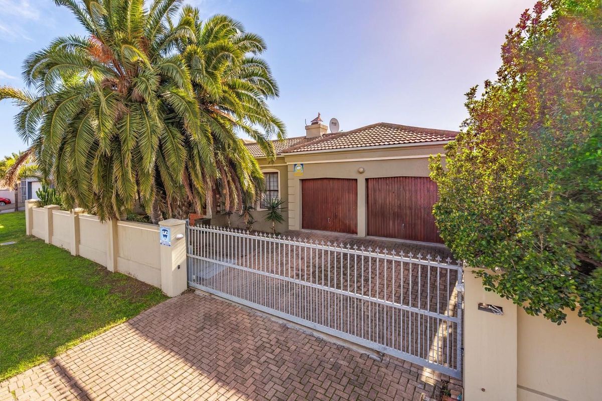 Spacious Family Home with Separate Flatlet in the Heart of Uitzicht - Photo 4