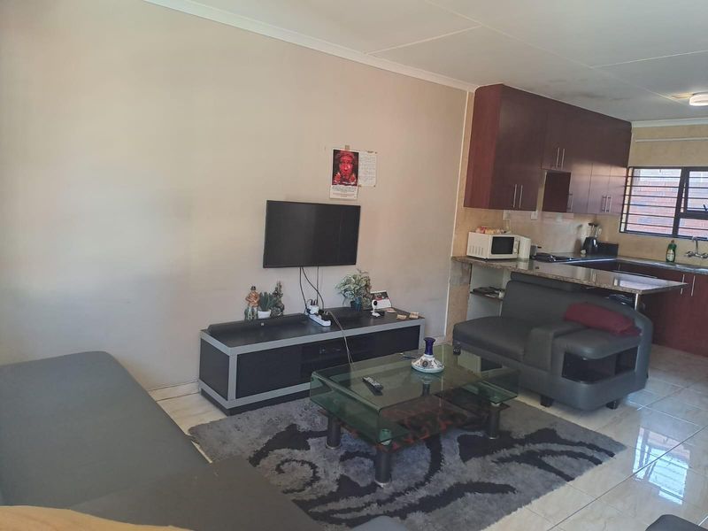Multi-Tenanted House For Sale in Noordwyk, Midrand - Photo 7