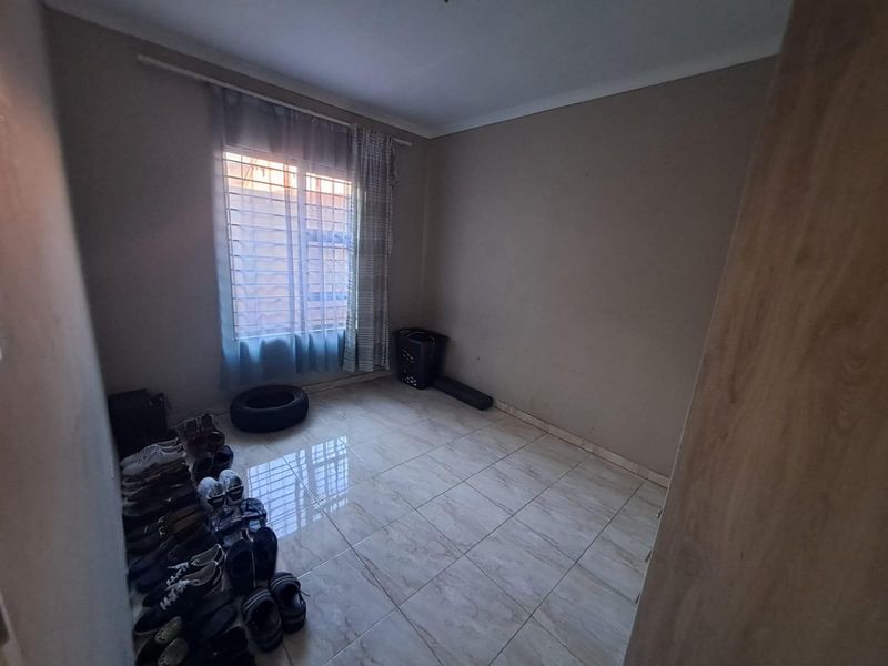Multi-Tenanted House For Sale in Noordwyk, Midrand - Photo 2