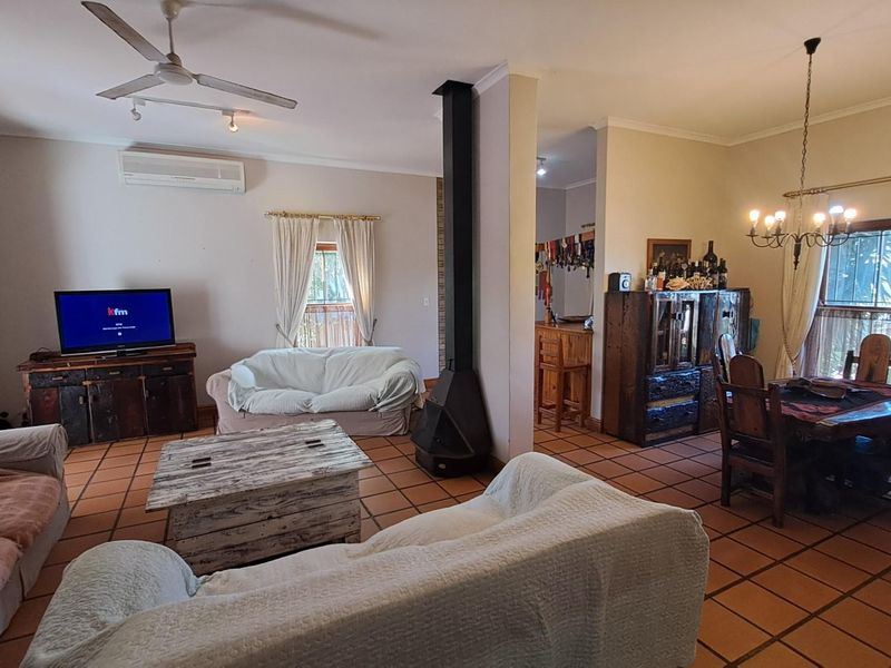 4 Bedroom House For Sale in Die Wingerd, Malmesbury - Photo 4