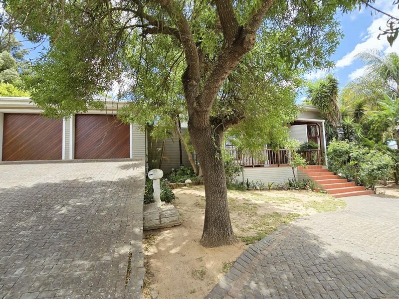 4 Bedroom House For Sale in Die Wingerd, Malmesbury - Photo 2