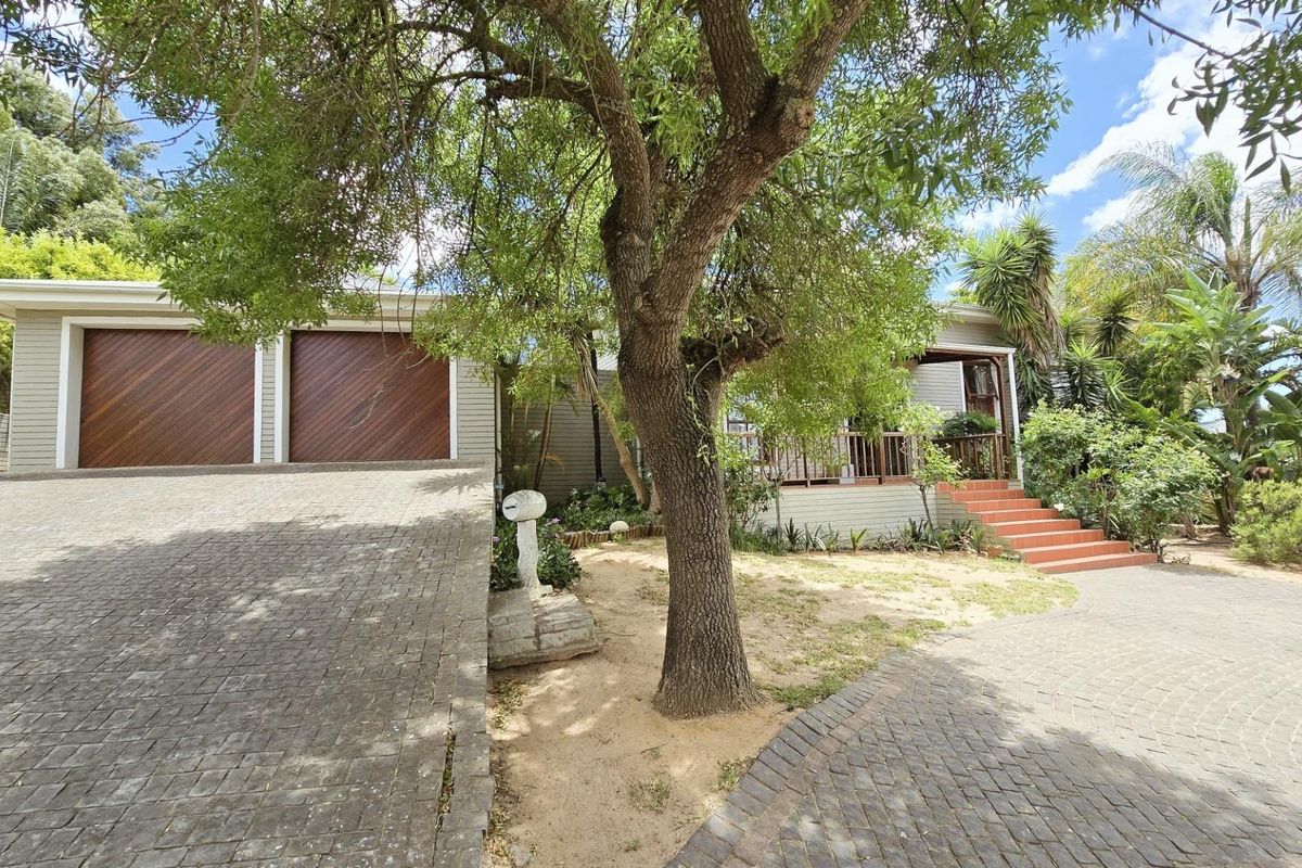 4 Bedroom House For Sale in Die Wingerd, Malmesbury - Photo 2