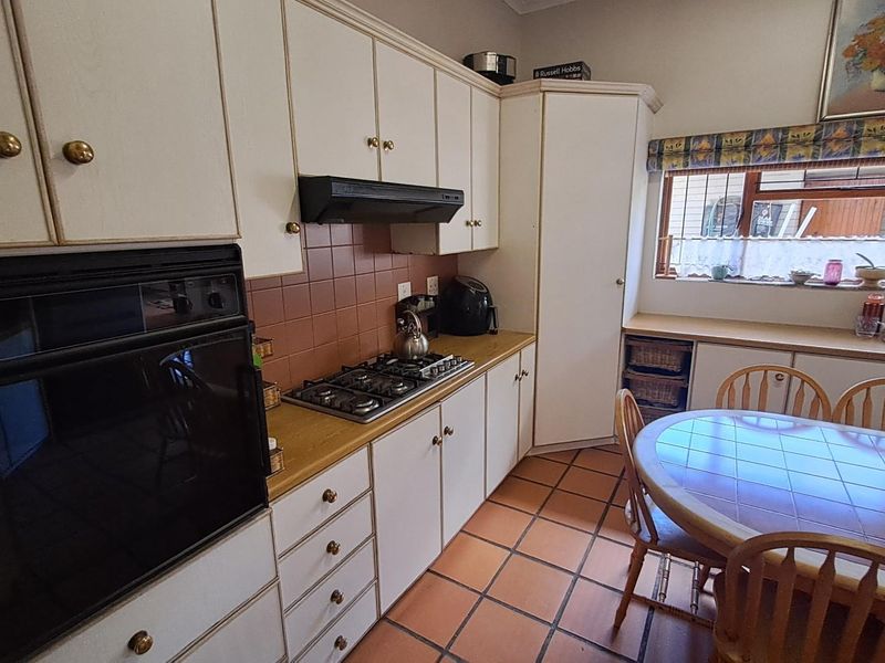 4 Bedroom House For Sale in Die Wingerd, Malmesbury - Photo 10