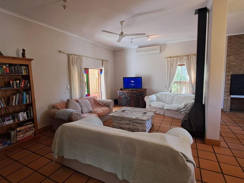 4 Bedroom House For Sale in Die Wingerd, Malmesbury - Photo 3