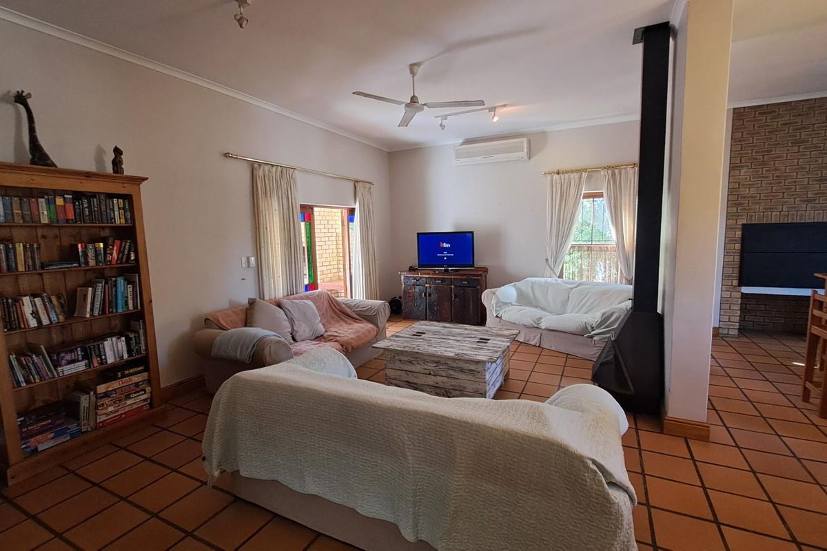 4 Bedroom House For Sale in Die Wingerd, Malmesbury - Photo 3