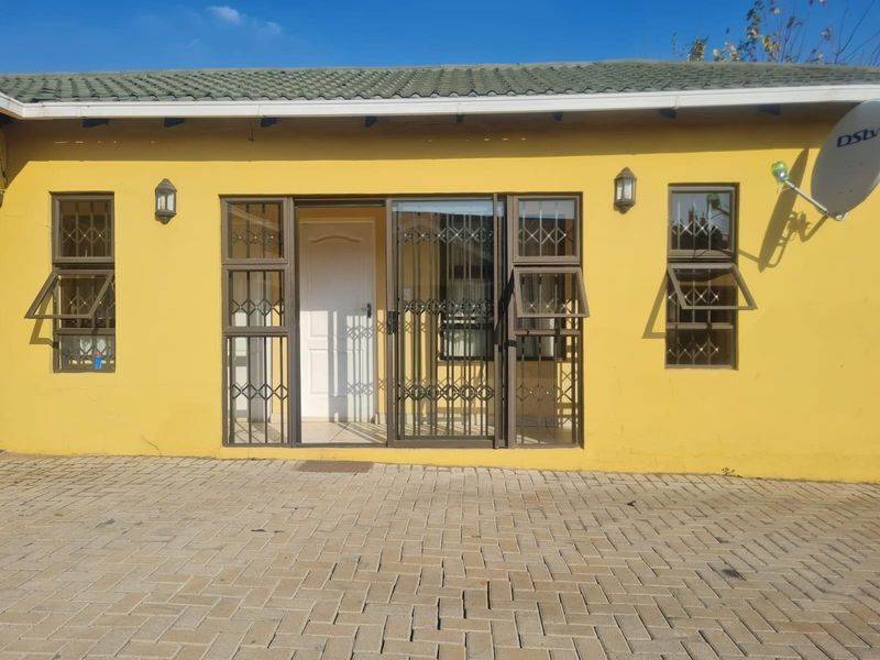 Cottage To Rent in Klippoortjie, Germiston - Photo 1