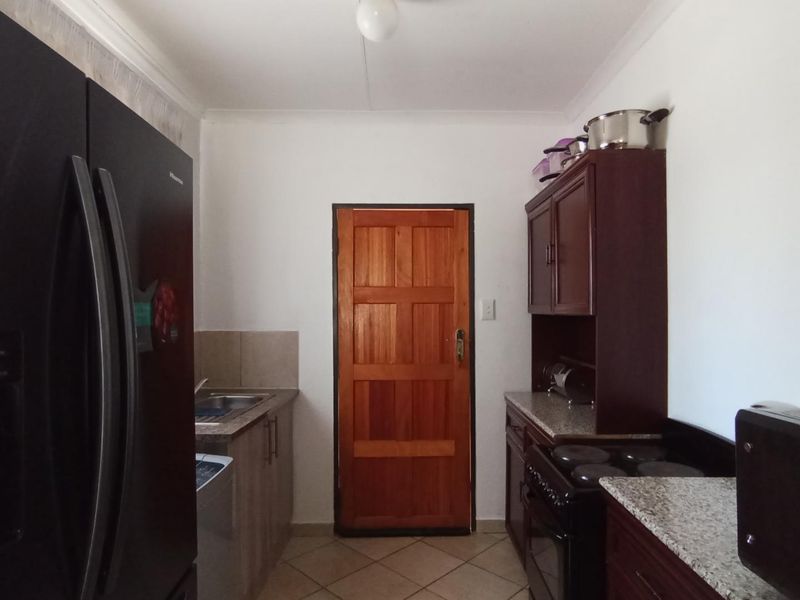House For Sale in Vanderbijlpark - Photo 6