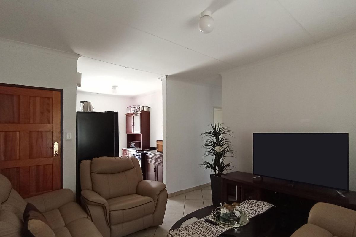 House For Sale in Vanderbijlpark - Photo 5