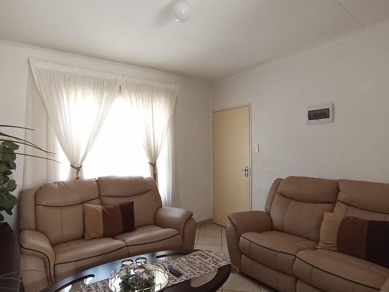 House For Sale in Vanderbijlpark - Photo 4
